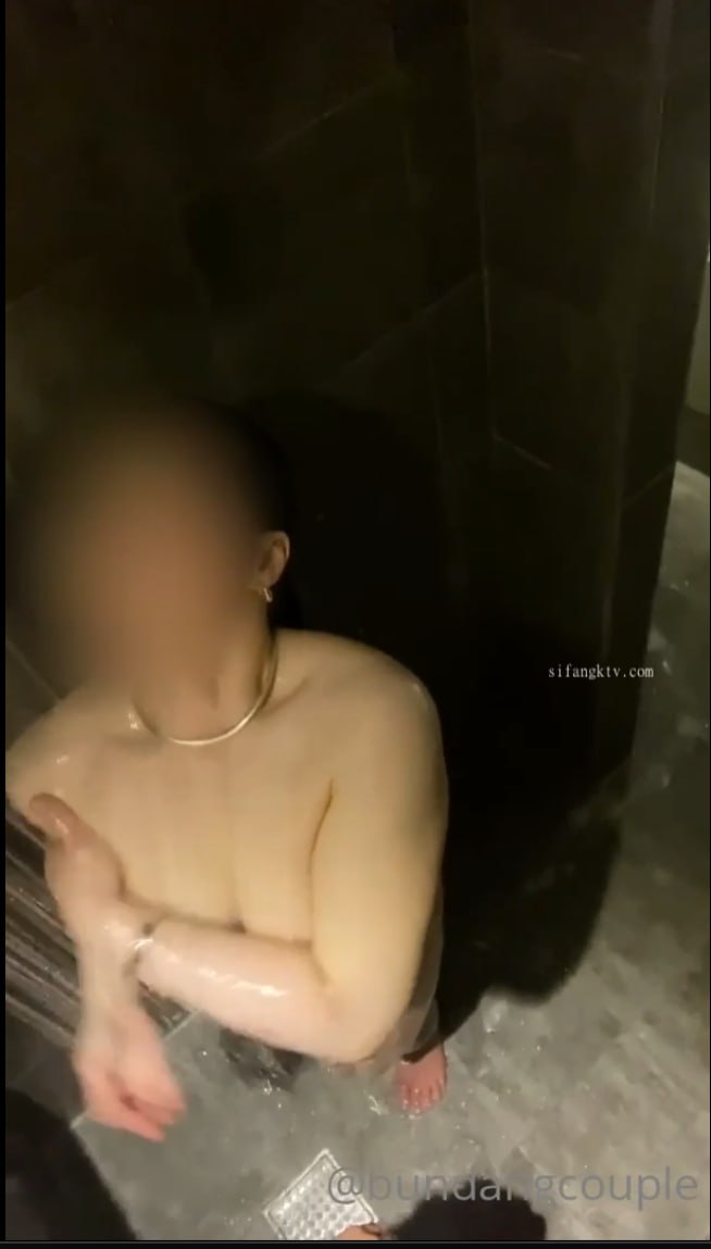 妖媚蛇精主播~每天都让美鲍出来透透气~各种风格自拍视频一次拥有！！